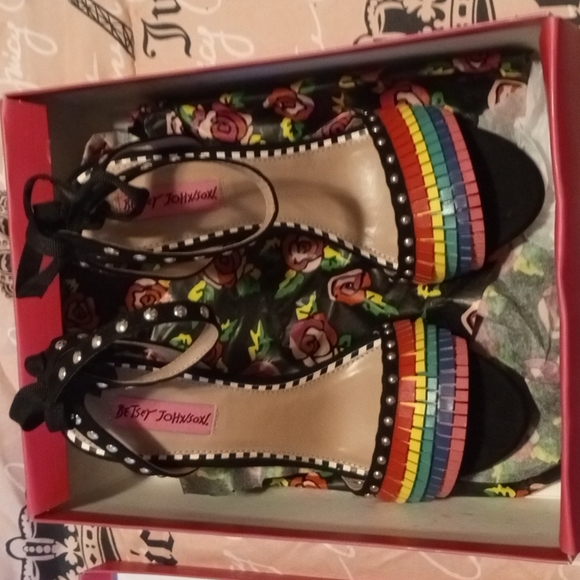 Heels - Picture 1 of 8